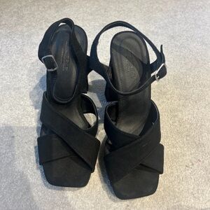 Chic Black Women's Sandals with Buckle Strap